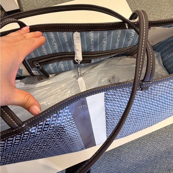 Tory Burch The Racer XL Tote Blue Pattern Lightweight Tote - Picture 3 of 11